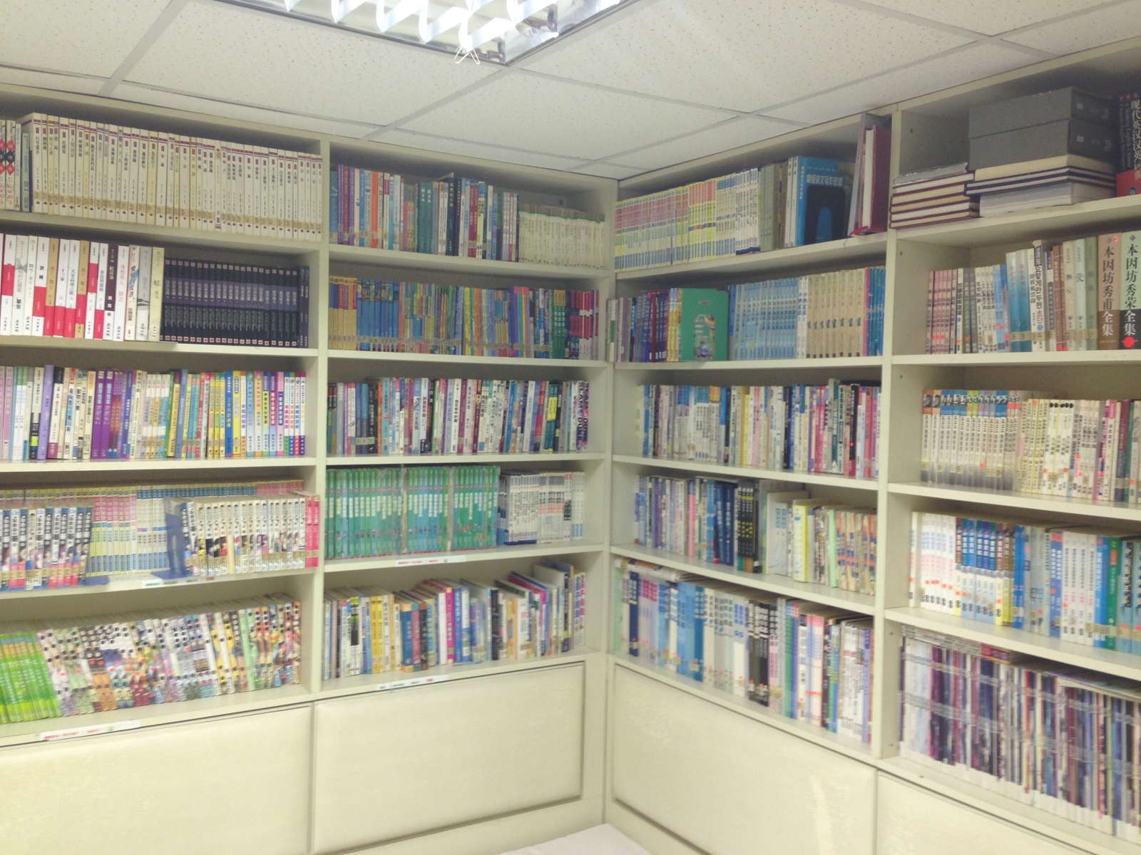 Isn't this massive? All Chinese books though! If only we had this many English go books....