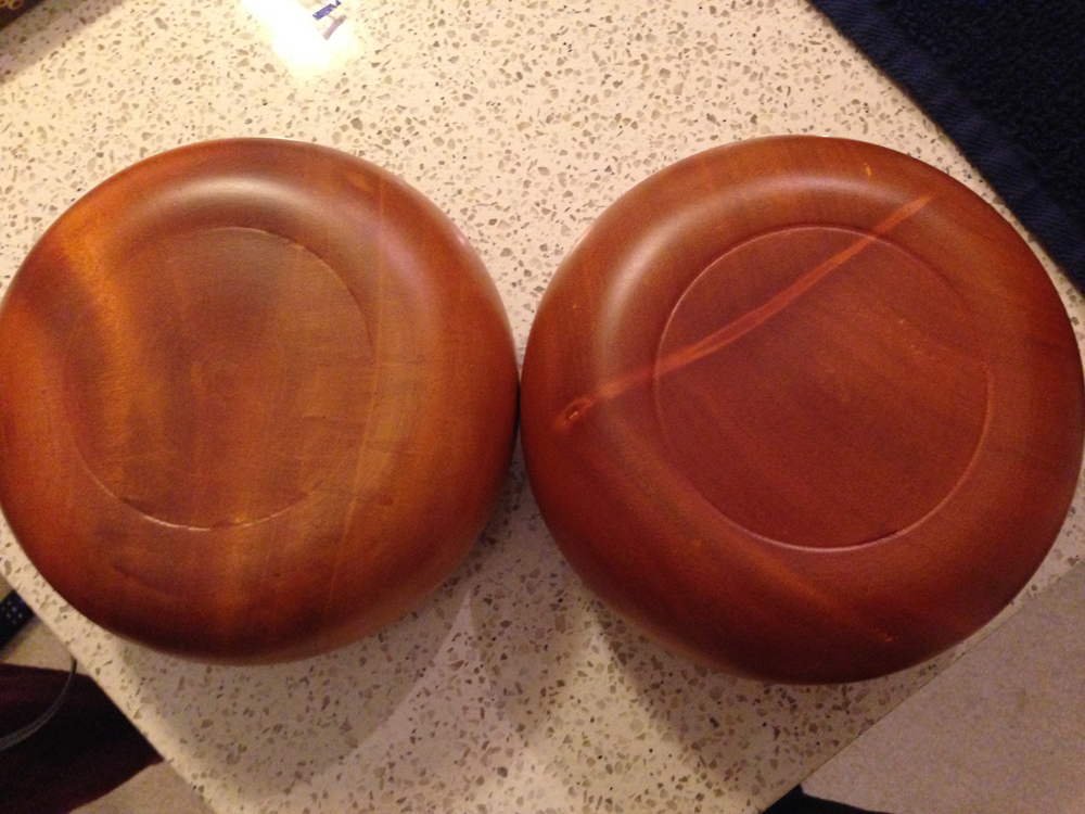 Here are the bottom of the bowls. Though the right one has a streak, it's just part of the wood coloring and not due to damaging. I think it adds character. =D