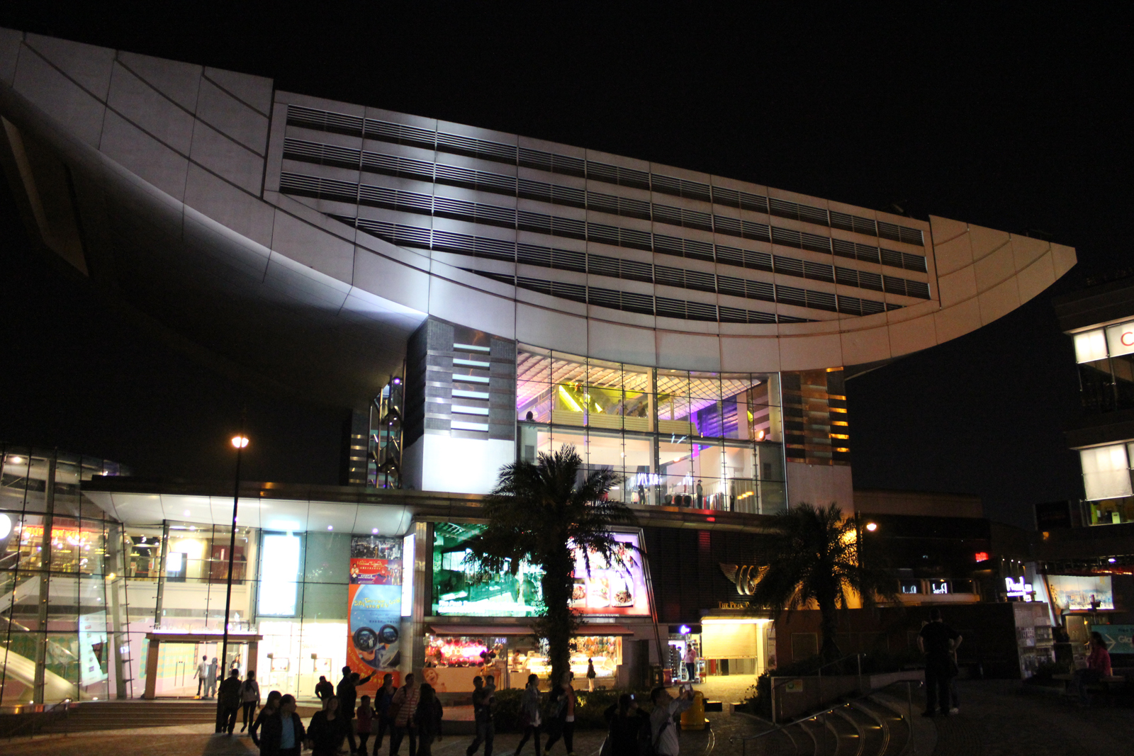 For anyone coming to visit Victoria Peak, this is the building you're looking for when you have the taxi take you up there. It is NOT the shopping mall that you first find yourself at when the taxi drops you at. Haha.