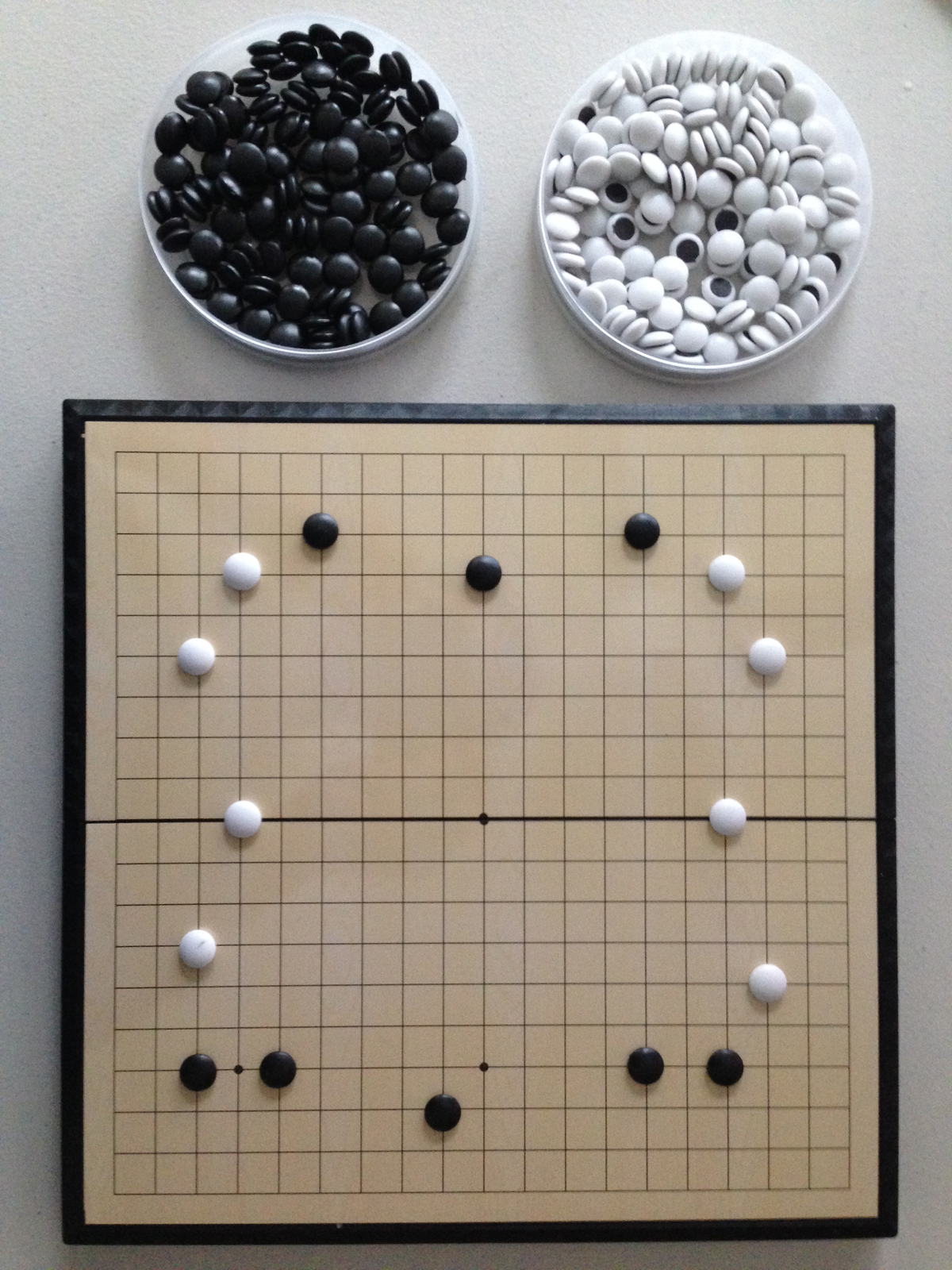 Aerial overview of the board and stones in action. And in case you're wondering, this is the best magnetic go set I've used to date (excluding the YMImports Roll-up Magnetic Board because that is different from this kind of magnetic set).