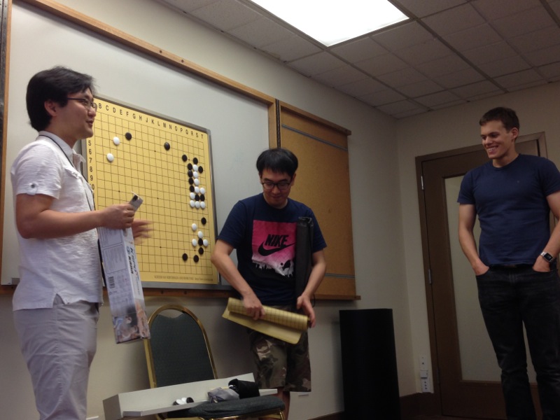 Here you can see one of the gifts that someone won at this lecture: a portable go set that the Korean Baduk Association had produced.